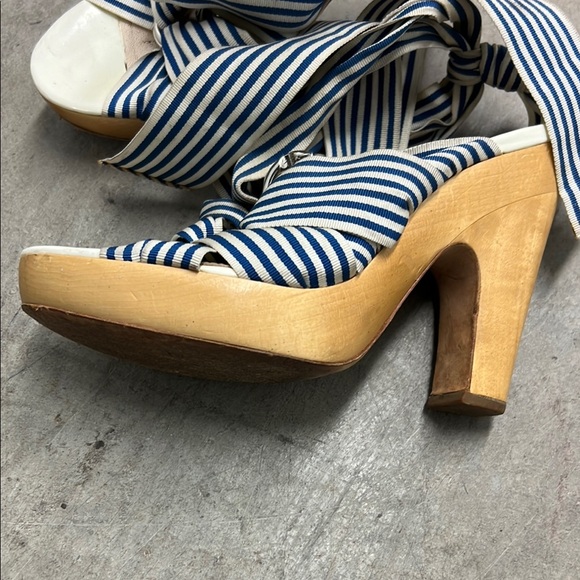Beautiful Coach Navy and White Striped Sandals size 8.5 B - Picture 4 of 10